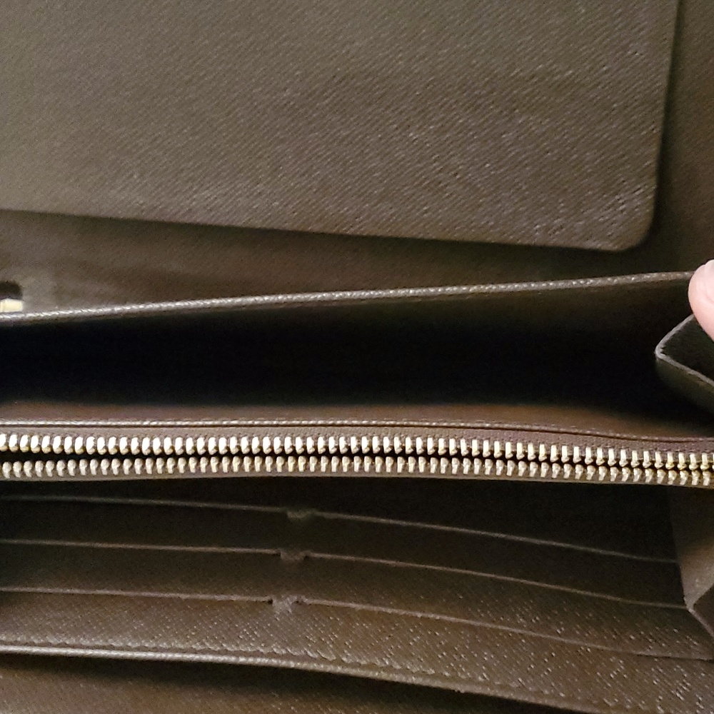 Louis Vuitton Hand Wallet - Picture 3 of 5